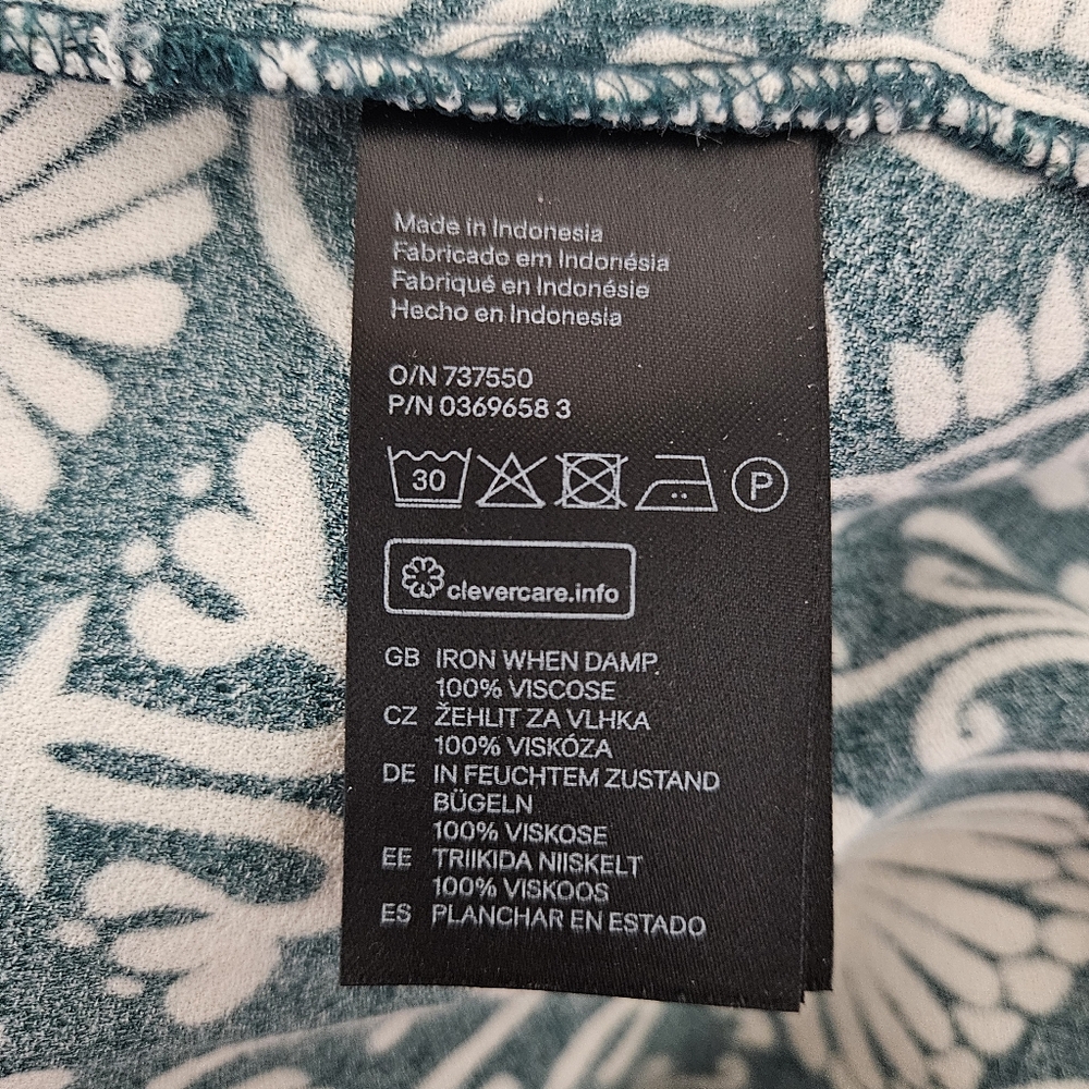 H&M Sleeveless Keyhole Blouse - Picture 9 of 10